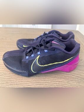 Nike Metcon training shoes; women’s size 9.5